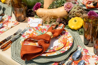 Harvest Hosting with Gourds & Leaves